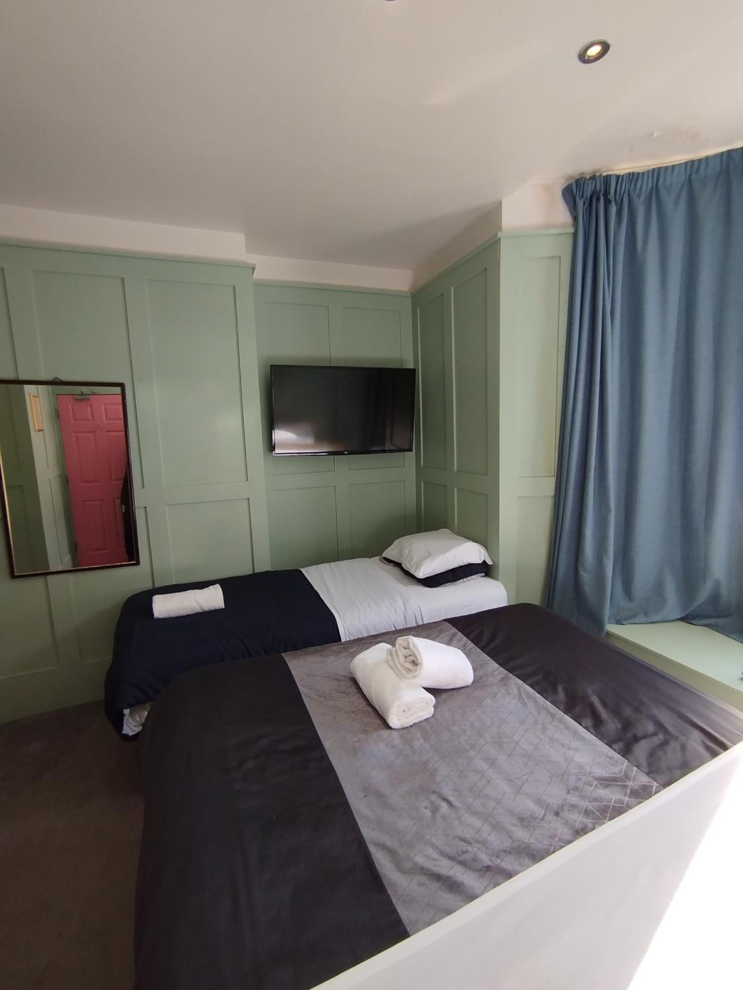 The Willows Hove Extérieur photo