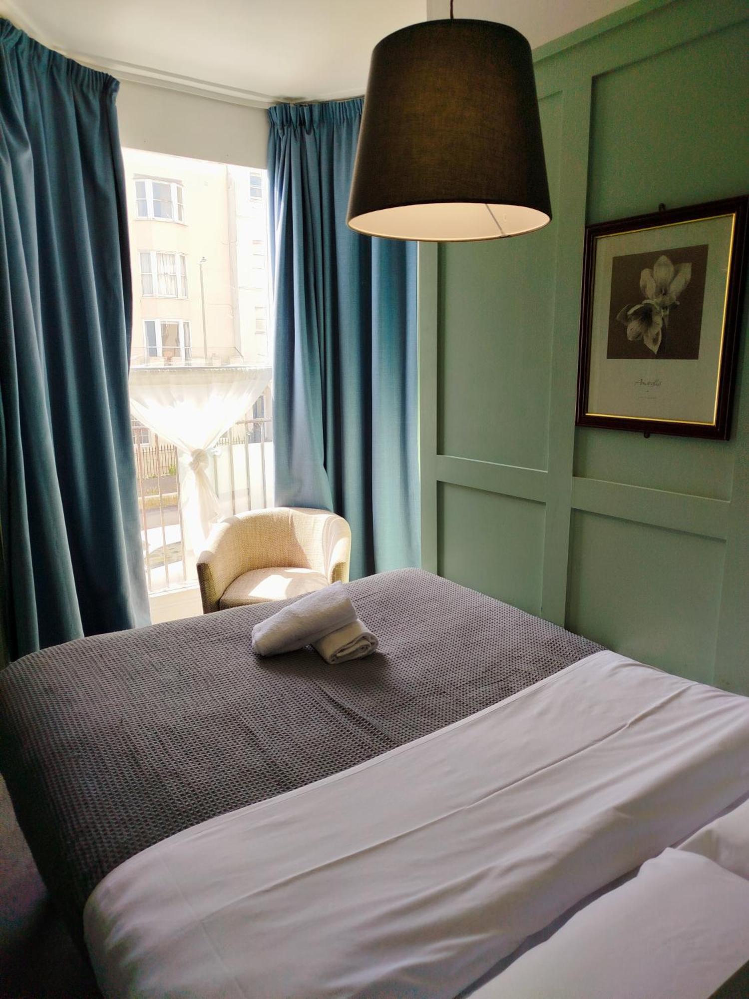 The Willows Hove Extérieur photo