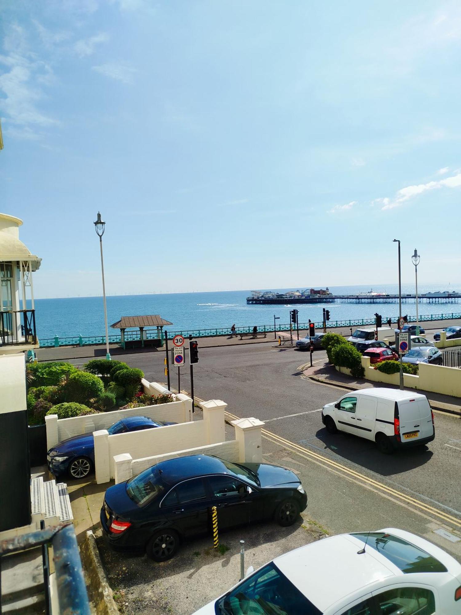 The Willows Hove Extérieur photo