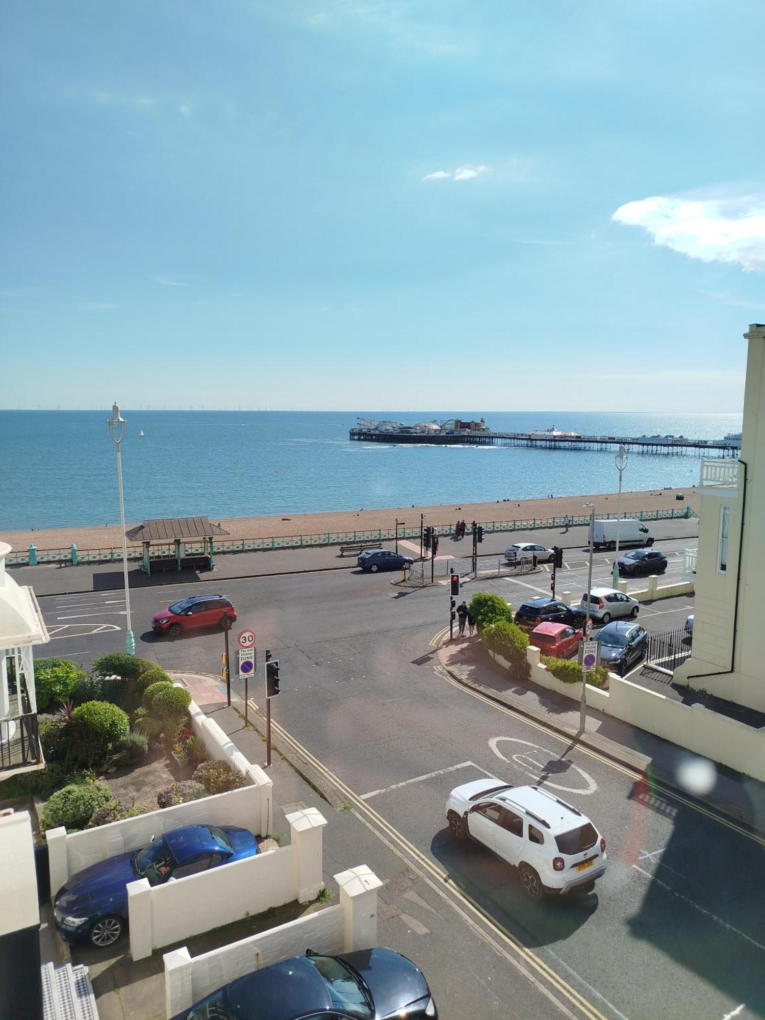 The Willows Hove Extérieur photo