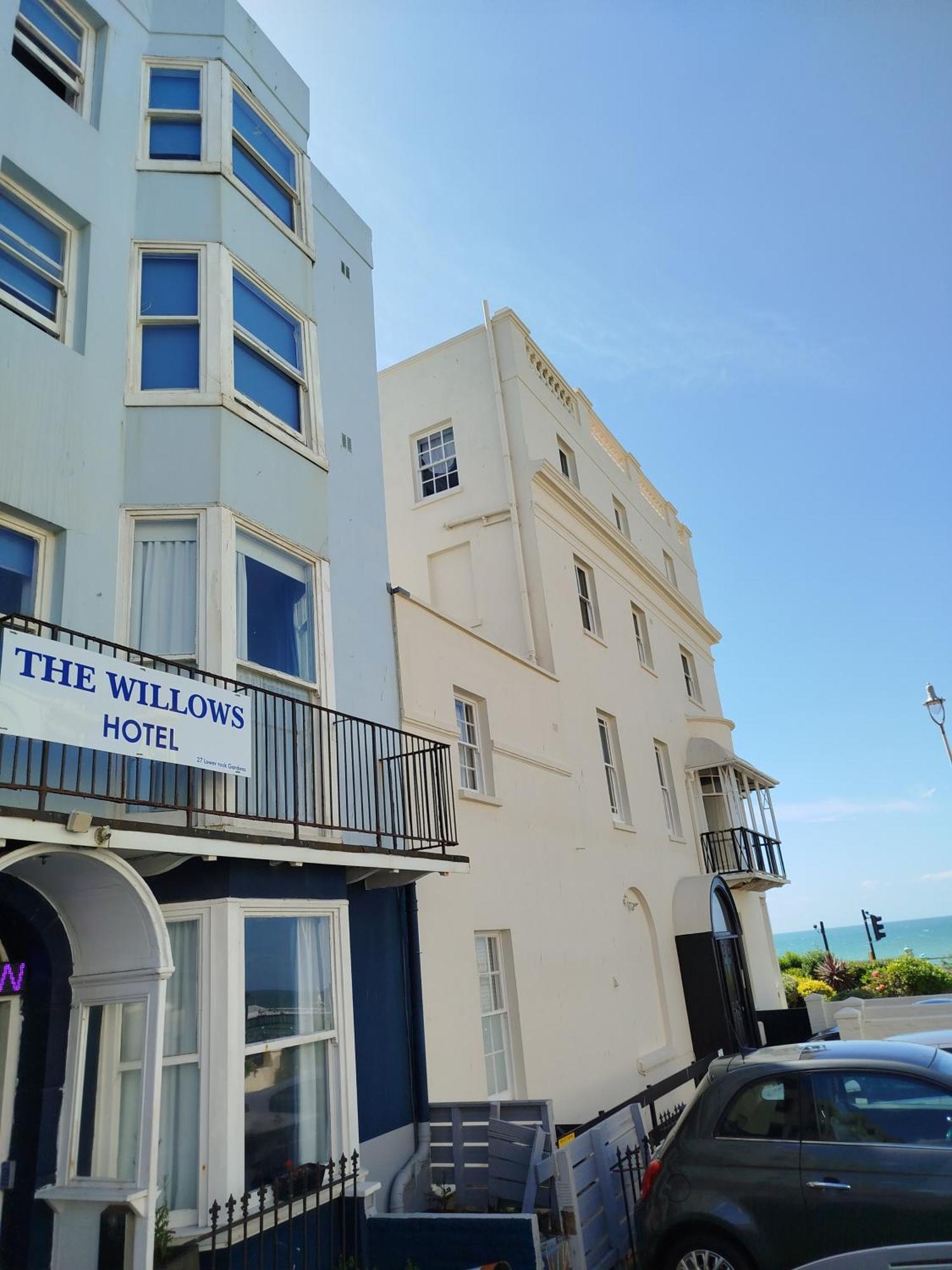 The Willows Hove Extérieur photo