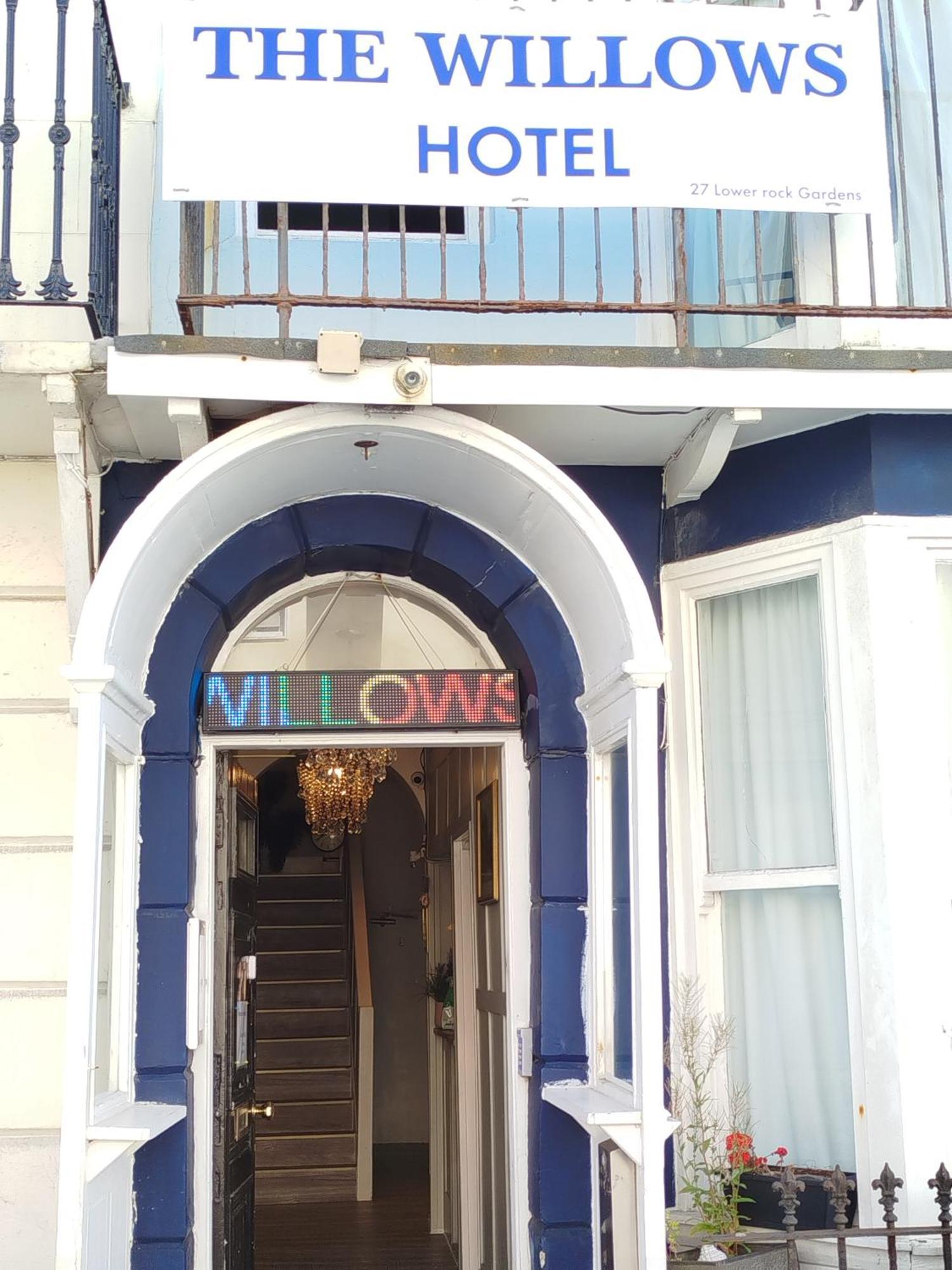 The Willows Hove Extérieur photo